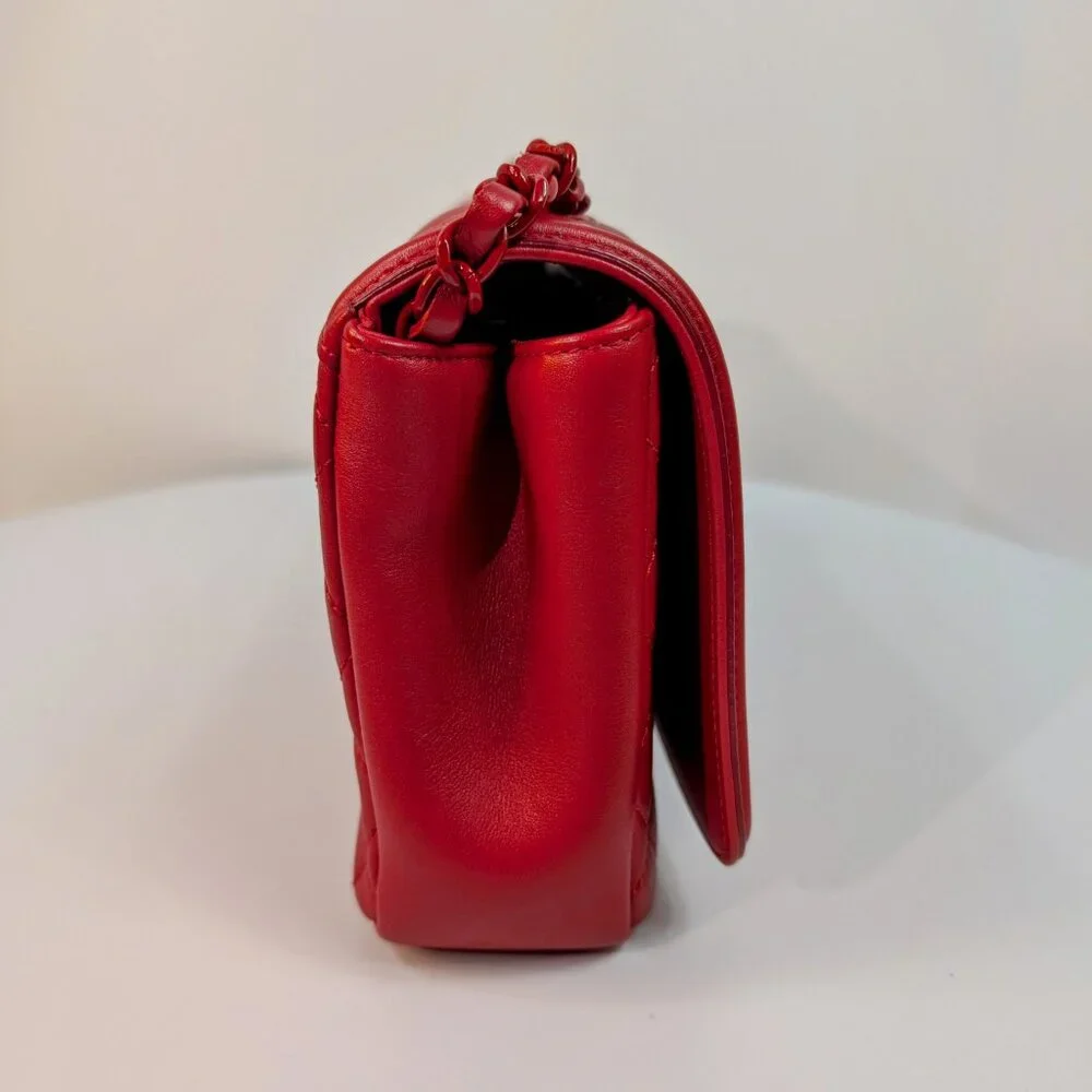 Chanel Rare Classic All-Red Flap Bag in Quilted Lambskin with Filigree CC - Picture 5 of 16